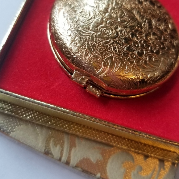 ❗Rare Antique Revlon Gold Powder Mirror Compact with Original box and Wrapping❗ - Picture 7 of 10